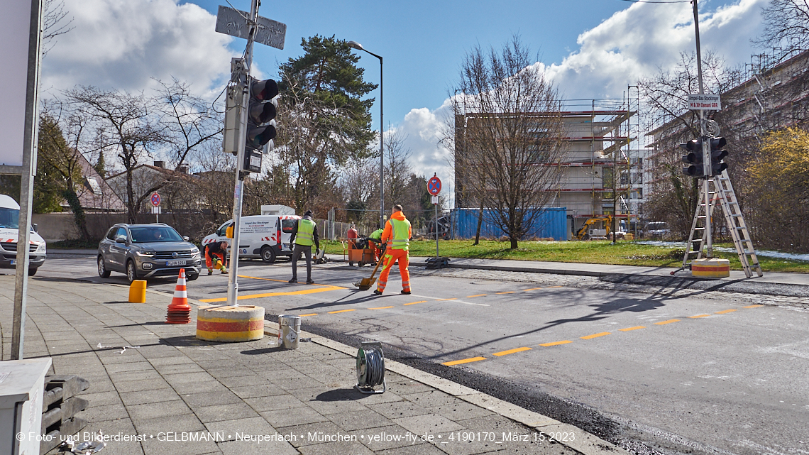 15.03.2023 - Ampel in der Niederalmstraße 16 in Neuperlach